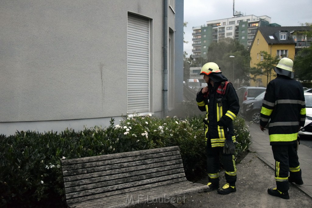 Feuer 2 Y Kellerbrand Koeln Ostheim Ruppinerstr P019.JPG - Miklos Laubert